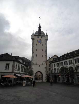 Der Stadtturm von Baden steht über dem nördlichen Ausgang der Oberstadt und ist als einziger Wehrturm der mittelalterlichen Stadtbefestigung erhalten geblieben.