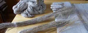So spielte der Flachsanbau über mehrere Jahrhunderte eine große Rolle. Erfahren Sie die Arbeitsschritte von der Aussaat des Flachses bis zum gewebten Stück Leinen.
