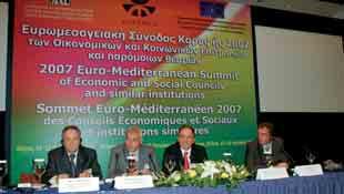 6 Die Fachgruppe und die Partnerschaft Europa-Mittelmeer In der Erklärung von Barcelona der Europa-Mittelmeer-Ministerkonferenz aus dem Jahr 1995 wird der EWSA aufgefordert, die Initiative zur