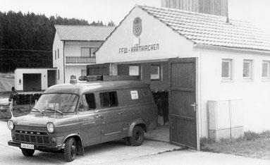 Unser altes TSF - Ford Transit 1966 TSF FORD TRANSIT Das alte Tragspritzenfahrzeug vor dem alten Feuerwehrgerätehaus mit Schlauchturm in Wochenweis Unter Kommandant Herbert Frischhut wurde die