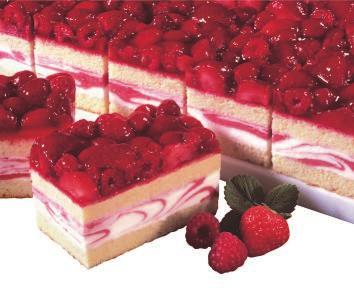 2000g 151026 Erdbeer-Himbeer-Joghurt-Schnitte Zwischen zwei Rührteigböden liegt eine leckere Jogurt-Sahne-Füllung mit eingestrudelter fruchtiger Erdbeerzubereitung.