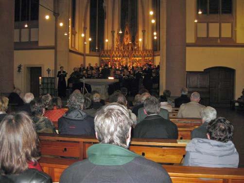 Jürgen Glauß, Klavier; Günter Schür mann, Harmonium, gestaltete der Chor Die Feier des Cäcilientages begann mit der Heiligen Messe, wir sangen adventliche Motetten.