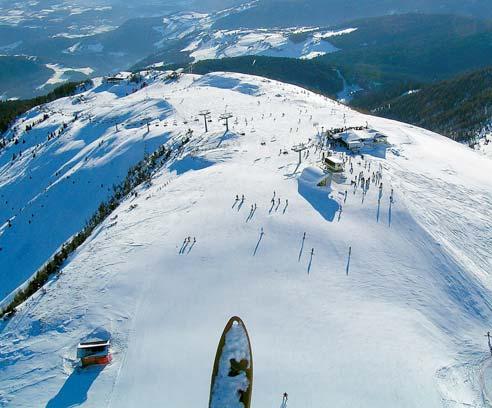 FLIEGEN IM WINTER Bei der Kombination von Ski und Gleitschirm ist das Gebiet Gitschberg kaum zu übertreffen. Morgens erst mal bei ausgezeichnet präparierten Pisten 3 Stunden Skifahren (www.