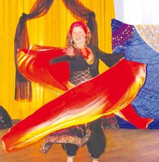 Großartige tänzerische Darbietungen Orientalisches Tanzfestival - Moderation Jasmine Zelt Oswin Volz warf die erste Kugel Einweihung der neuen Bouleanlage am Karlstern Jetzt gibt es auch am Karlstern