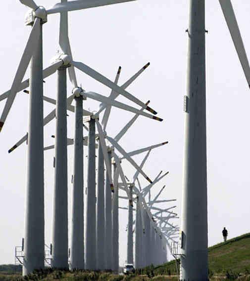 11 RROP-Teilfortschreibung Wind (2006-2009) Anlass Vorrangstandorte im Regionalen Raumordnungsprogramm des Landkreises Emsland (RROP) waren bereits vollständig ausgeschöpft Anhaltend hoher Druck