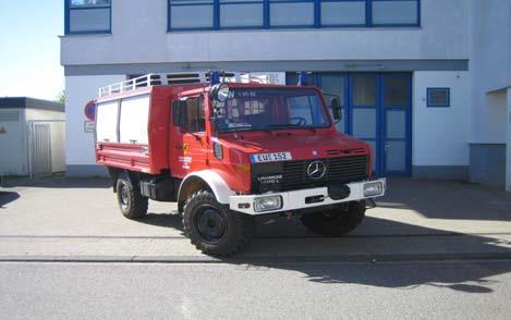 RW 1 TLF 16/25 (Rüstwagen) (Tanklöschfahrzeug) Feuerwehrgerätehaus: Das Feuerwehrgerätehaus wurde 1974 erbaut und verfügt über zwei normgerechte Fahrzeugeinstellplätze.