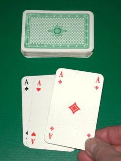 Abschnitt: 1.3 Statistische Abhängigkeit und Unabhängigkeit A1.5: Karten ziehen Aus einem Kartenspiel mit 32 Karten, darunter vier Asse, werden nacheinander drei Karten gezogen.