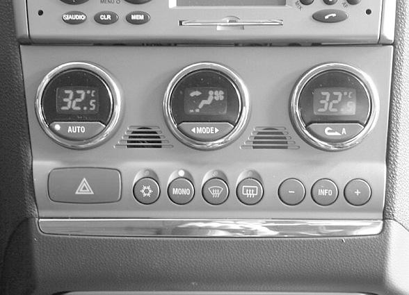 Fahrzeug mit Klimaautomatik bis Modelljahr 00 Vor Abstellen des Fahrzeuges (Zündung) bitte folgende Einstellungen vornehmen: - Temperaturregler (6/) auf max.
