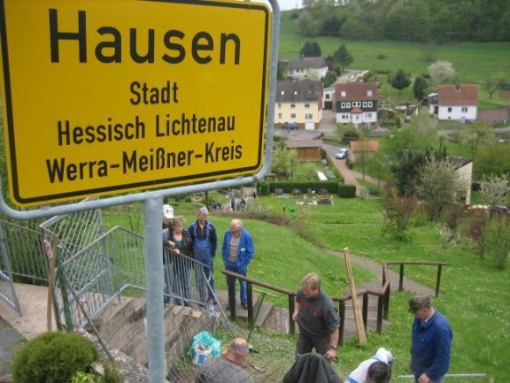 Hessisch Lichtenau Hausen Hausener Bürger kümmern sich um den Friedhof, und entfernen Buschgruppen entlang des Steinbachs.