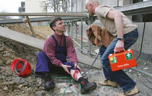 Erweiterte Erste Hilfe am Arbeitsplatz Laut Statistik ereignen sich in gewerblichen Betrieben in Deutschland in jeder Minute zwei meldepflichtige Arbeitsunfälle.
