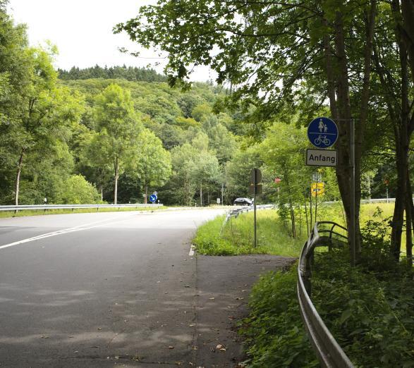 sicheren Fuß-/Radweg nach Wambach, der kurz vor der Einmündung auf