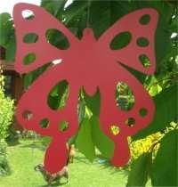 Wetterfeste Schmetterlinge für den Garten basteln Ob sich die Vögel wohl von diesen Schmetterlingen aus den Bäumen verjagen lassen?