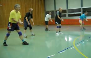 9 Volleyballgruppe Spielen und Trainieren für suchtkranke Menschen sowie deren Freunde und Angehörige: Einfach mal reinschauen und mitmachen.