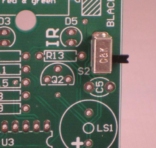 Die Basis für den Aufbau des Laserspiel Mk II (Mk II bedeutet Version 2) bildet die Leiterplatte, englisch Printed Circuit Board (PCB) genannt. Diese besitzt eine bedruckte und eine unbedruckte Seite.
