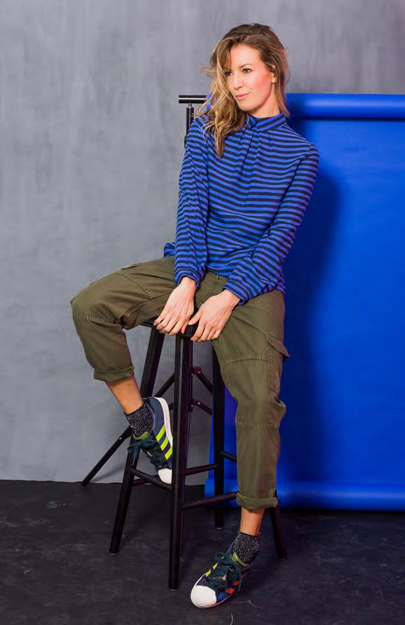 Style 5194-146510 Sporty Stripe Shirtbluse mit Hemdkragen und Faltendetails an Vorderteil Halsring in