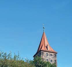 22 Mächtige Burganlage Tour 1 Die Nürnberger Burg ist das Wahrzeichen der Frankenmetropole. Sie thront hoch auf einem lang gestreckten Sandsteinfelsen.