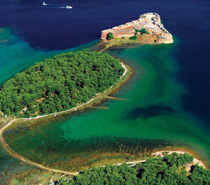 Festung des Hl. Nikolaus (Sv. Nikola) Im nautischen Gebiet von Šibenik liegen Inseln und Eilande am dichtesten nebeneinander.