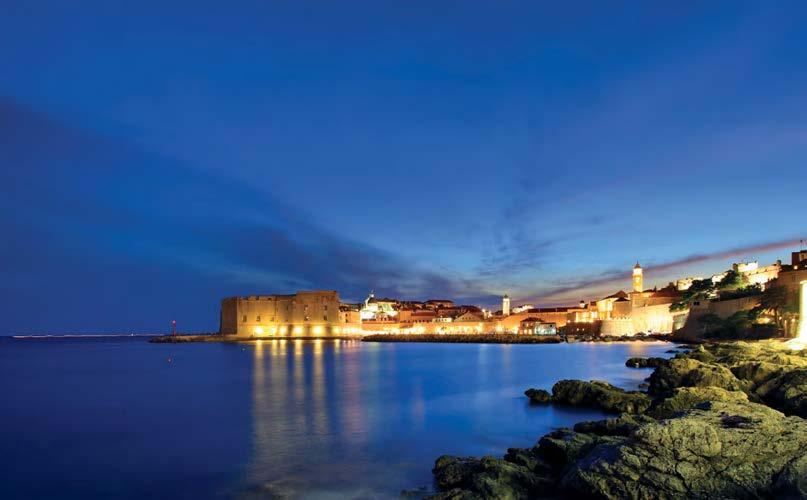 DUBROVNIK Dalmatien Die Kronjuwele der kroatischen Adria ist die von ihren mittelalterlichen Stadtmauern eingefasste Stadt Dubrovnik, die Sie während ihres Törns durch den kroatischen Süden einfach
