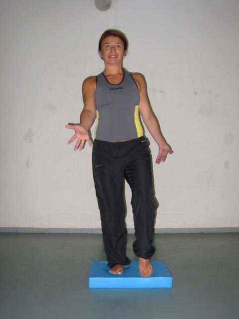 Übung 4: Balance Übung 5: Balance (schwieriger) Balance-Übung Position: Gewicht auf einem Bein