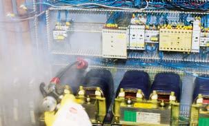 03 Reiniger Elektroreinigung Um elektrische bzw. elektronische Anlagen und Maschinen warten und reinigen zu können, bedarf es spezieller Produkte.