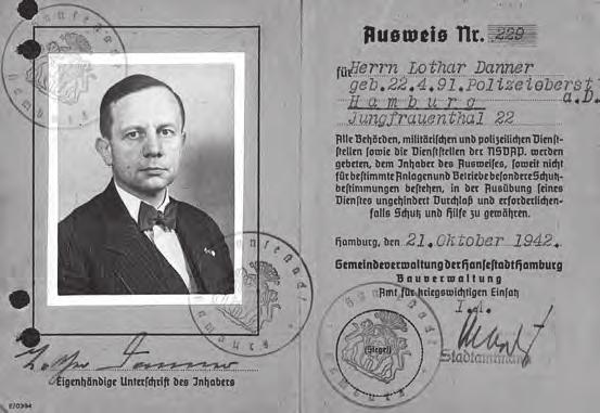 Er war bereits aktives Mitglied der SPD und des Reichsbanners Schwarz-Rot- Gold, als er 1925 Hilfswachtmeister der Ordnungs polizei wurde.