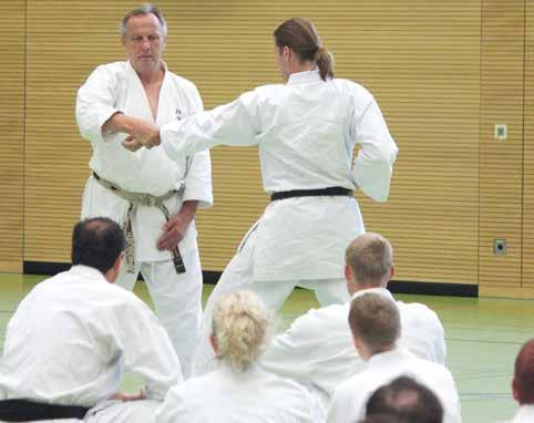 (Kihon & Kumite) Das Jiyu Ippon Kumite ist eines der Hauptthemen in den Trainingseinheiten von DJKB Instructor Risto Kiiskilä.