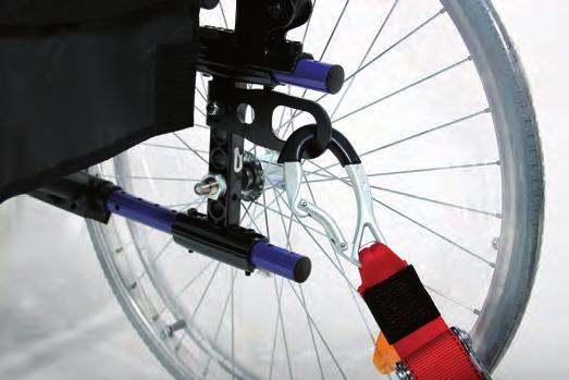 Entsprechend der ISO 7176-19 sind die Befestigungspunkte am Rollstuhl mit einem entsprechend genormten