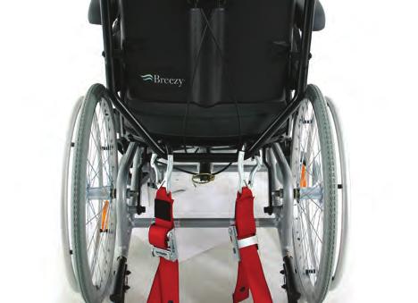 des Rollstuhlrückhaltesystems sind an der Stelle des Aufklebers anzubringen.
