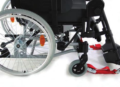 Selbstverständlich ist die Befestigung des Rollstuhlrückhaltesystems symmetrisch, also auf beiden Seiten,