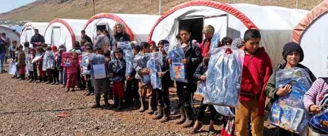 30 REGION ANZEIGEN Elztäler Wochenbericht Wo jeder Dritte ein Flüchtling ist Zeynep Akay und Sigrid Leder-Zuther reisten nach Nordirak in die autonome kurdische Region Landkreis Emmendingen.