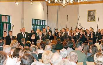 Jahrgang 4 18. Juni 2014 Nr. 6 Amtsblatt der Stadt Wettin-Löbejün Seite - 23 - Erneut konnten sich viele Besucher im Historischen Stadtgut in Löbejün der Musik Carl Loewes hingeben.