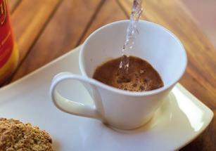 Unbeschwerter Kaffee genuss mit Pflanzenextrakten, Mineral- und