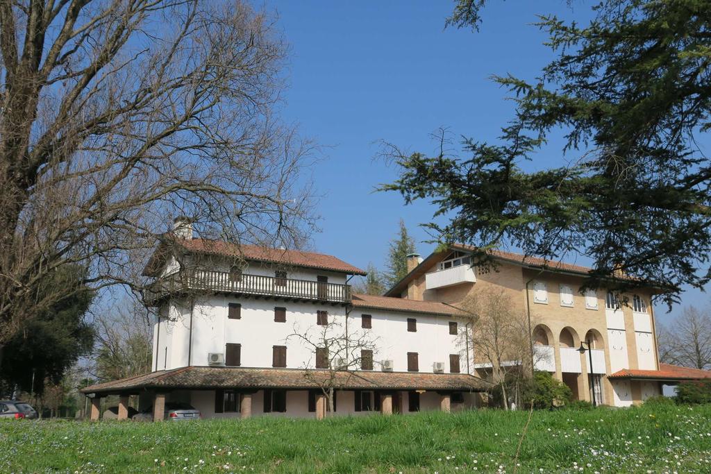 Marina Stella Die romantische Marina Stella liegt am Fluss Stella und ist Ausgangspunkt für Ausflüge in die