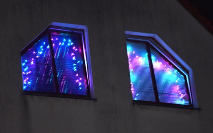 Und Deus sprach: Es werde Licht! Lichtershow für jedermann Im Wohnheim wird es zur Weihnachtszeit nie dunkel.