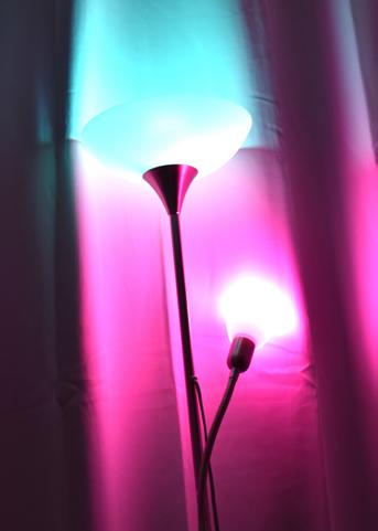 Alles leuchtet bunt Mit Philips Hue können auch normale Leuchten farbig strahlen. Nur eine Frage der Zeit Mittlerweile hat Amadeus sogar eine LED-Matrix selber gebaut.