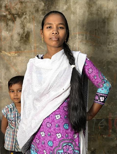 Vorstellung: FEMNET Unser Ziel: Menschenwürdige, sichere Arbeitsbedingungen in der globalen Textilindustrie (insb. für Frauen und Mädchen; 80% der Beschäftigten) Die 3 Säulen unserer Arbeit: 1.