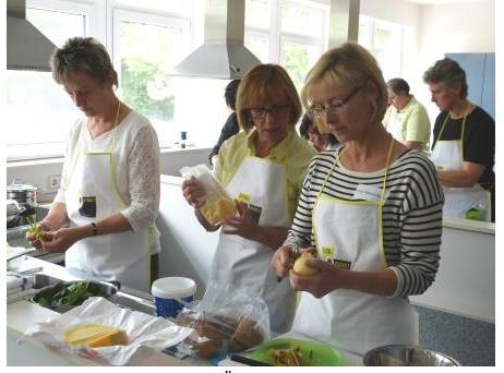 TLB-Fachtagung 2014: Die TLBs setzen sich im Ernährungszentrum Bruchsal am Beispiel des Seminarkonzepts AWARULI Alles WAs RUmLIegt kreatives Kochen mit frischen Lebensmitteln und Resten mit neuen