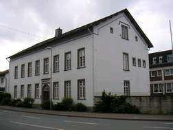 Amtsgerichtsgebäude Niedermarsberg Hauptstr. 3 Massiver Putzbau mit Schieferdach, im Jahr 1846 gebaut.