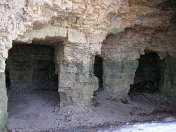 Höhle " Drakenhöhlen" Obermarsberg (3 km) Auf der Mauer Verschiedene Sagen ranken sich um die Drakenhöhlen an der nordwestlichen Seite des Bergmassivs.
