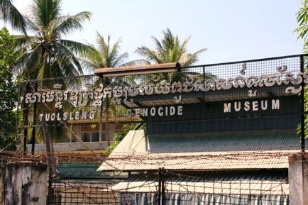 In Phnom Penh gibt es viel anzusehen. Zum Genozid-Museum, einem ehem. Schulhaus, das die roten Khmer als Gefängnis und zur Folter genutzt haben, können wir zu Fuß hinlaufen.