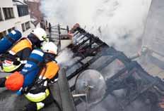 JAHRESRÜCKBLICK 2013 14.11. - Bregenz Aufgrund von Flämmarbeiten fing ein Dachstuhl in der Bregenzer Innenstadt Feuer. Ein Übergreifen des Feuers konnte verhindert werden.