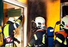 JAHRESRÜCKBLICK 2013 09.12. - Koblach Brandalarm. Aus noch ungeklärter Ursache fing ein Ledersessel vor einem Wohn- und Geschäftshaus Feuer. Die Flammen griffen auf das Gebäude über.