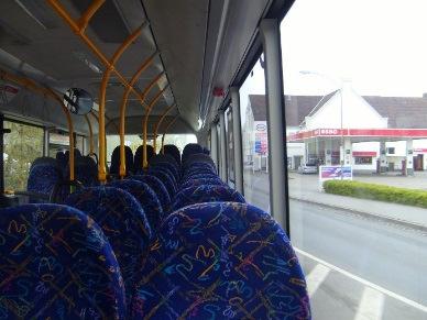 Die derzeitige Busverbindung (Linie 2614) fährt zu schulungünstigen Zeiten und ist sehr gering au