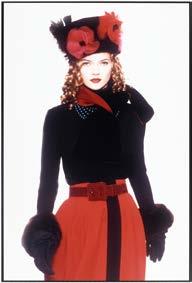 Photographie Mode Photographie 1883* GUY MARINEAU (1947) Kate Moss für Laroche Couture, 1995. Silbergelatine-Abzug auf PE-Papier. Späterer Abzug.
