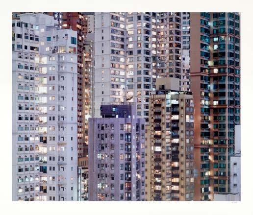 CHF 2 000 / 3 000 ( 1 670 / 2 500) 1909* H. G. ESCH (1964) Stadtansichten Hong Kong II, 2001. Aus der Serie City and Structure. Lambda Print. Vintage. Bildmass 99,5 x 124,5 cm.