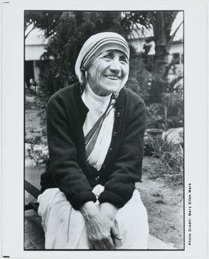 Photographie Photojournalismus 1723 MARY ELLEN MARK (1940-2015) Portrait von Mutter Teresa, um 1980. Silbergelatine-Abzug. Wohl etwas späterer Presseabzug.