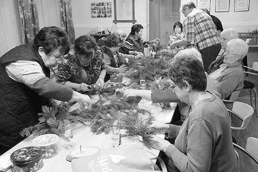 30 Uhr in die Gaststätte Zum Lindenkrug ein. Ihr Ortsbeirat Gehrener Weihnachtsmarkt 16. Dezember 2012, ab 14.00 Uhr Einmal im Monat trifft sich die Waltersdorfer Frauengruppe im Gemeinderaum.
