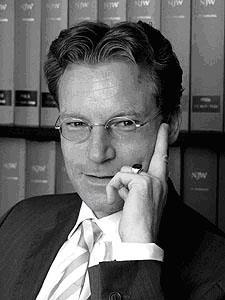 Prof. Dr. Hubertus Gersdorf Hubertus Gersdorf wurde 1962 in Hamburg geboren. Dort machte er 1982 Abitur und begann das Studium der Rechtswissenschaften an der Universität Hamburg.