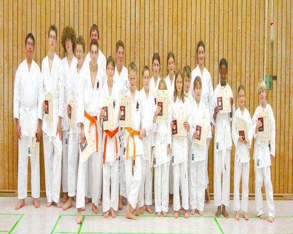 Am letzten Mittwoch endete der Anfängerkurs des Karate Dojo Jiriki Gäufelden e.v. mit der Prüfung zum gelben Gürtel.