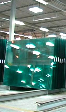EUROFLOAT - klares, planes Floatglas. EUROFLOAT bildet die Basis für viele Glasprodukte, es schützt und trennt zugleich. Es ist filigran und trotzdem widerstandsfähig.
